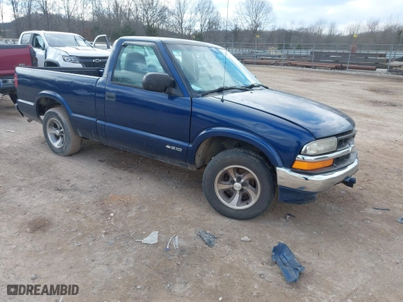 2000 Chevrolet S-10 LS with VIN 1GCCS145XYK251420, listed as a IAAI auction lot 41415213 with 145,683 mi miles. Bid and sale history available at carsss.com. Image 1.