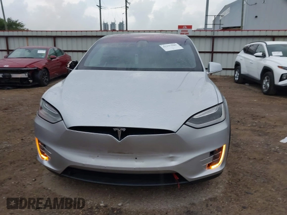 2017 Tesla Model X 90D z VIN 5YJXCDE23HF067843, wystawiony jako IAAI lot #42347649 z przebiegiem Nie podano mil oraz . Historia ofert i sprzedaży dostępna na DreamBid. Obrazek 11.