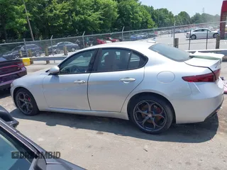 2019 Alfa Romeo Giulia Ti z VIN ZARFANBN6K7609476, wystawiony jako IAAI lot #42343594 z przebiegiem 28 848 mil mil oraz . Historia ofert i sprzedaży dostępna na DreamBid. Obrazek 15.