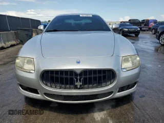 2009 Maserati Quattroporte z VIN ZAMFK39A190043806, wystawiony jako Copart lot #59159025 z przebiegiem 74 106 mil mil oraz Czysty tytuł • Clean title. Historia ofert i sprzedaży dostępna na DreamBid. Obrazek 5.