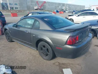2003 Ford Mustang Standard z VIN 1FAFP40463F341216, wystawiony jako IAAI lot #42601357 z przebiegiem 145 520 mil mil oraz . Historia ofert i sprzedaży dostępna na DreamBid. Obrazek 3.