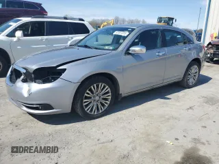 2013 Chrysler 200 Limited with VIN 1C3CCBCG6DN543455, listed as a Copart auction lot 52881035 with 105,722 mi miles and Salvage Title. Bid and sale history available at carsss.com. Image 1.