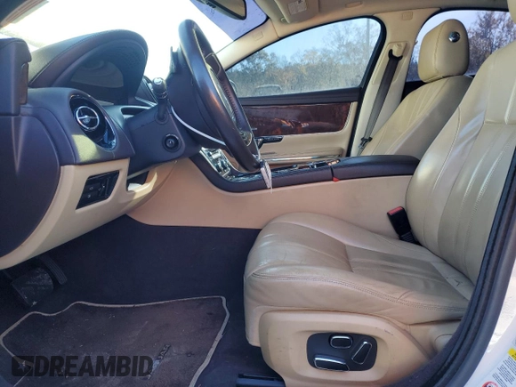 2014 Jaguar XJ with VIN SAJWA1CZ3E8V65747, listed as a Copart auction lot 81718664 with 87,846 mi miles and Clean Title. Bid and sale history available at DreamBid. Image 7.
