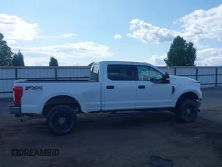 2019 Ford F-250 XL z VIN 1FT7W2B65KED16493, wystawiony jako IAAI lot #42415773 z przebiegiem 143 698 mil mil oraz . Historia ofert i sprzedaży dostępna na DreamBid. Obrazek 14.