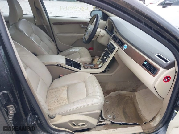 2009 Volvo S80 I6 Turbo with VIN YV1AH992991089719, listed as a IAAI auction lot 42038969 with 143,661 mi miles. Bid and sale history available at carsss.com. Image 5.