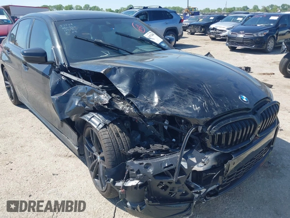 2024 BMW 3 Series 330i z VIN 3MW69FF05R8E87402, wystawiony jako IAAI lot #41973084 z przebiegiem 3 529 mil mil oraz . Historia ofert i sprzedaży dostępna na DreamBid. Obrazek 6.
