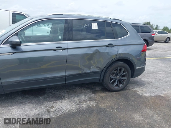 2024 Volkswagen Tiguan SE z VIN 3VV3B7AX9RM196186, wystawiony jako IAAI lot #42769059 z przebiegiem 16 258 mil mil oraz . Historia ofert i sprzedaży dostępna na DreamBid. Obrazek 6.