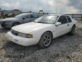 1995 Mercury Cougar z VIN 1MELM62W1SH624477, wystawiony jako Copart lot #56720625 z przebiegiem 156 034 mil mil oraz Szkoda całkowita • Salvage title. Historia ofert i sprzedaży dostępna na DreamBid. Obrazek 1.