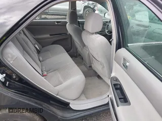 2005 Toyota Camry STD z VIN 4T1BE32K55U632921, wystawiony jako IAAI lot #42341618 z przebiegiem 268 557 mil mil oraz . Historia ofert i sprzedaży dostępna na DreamBid. Obrazek 8.