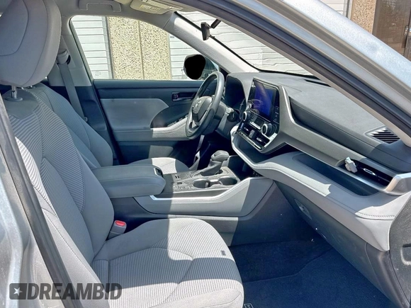 2023 Toyota Highlander L with VIN 5TDKDRAH1PS526764, listed as a Copart auction lot 67452805 with 9,841 mi miles and Clean title. Bid and sale history available at DreamBid. Image 5.