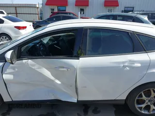 2013 Ford Focus SE with VIN 1FADP3K29DL157601, listed as a IAAI auction lot 41710924 with 177,729 mi miles. Bid and sale history available at carsss.com. Image 15.