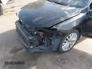 2015 Volkswagen Jetta SE z VIN 3VWD17AJ4FM235602, wystawiony jako IAAI lot #42073616 z przebiegiem 183 291 mil mil oraz . Historia ofert i sprzedaży dostępna na DreamBid. Obrazek 6.