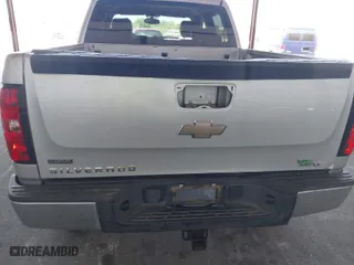 2010 Chevrolet Silverado 1500 LT with VIN 3GCRKSE31AG258718, listed as a IAAI auction lot 42061306 with 220,656 mi miles. Bid and sale history available at carsss.com. Image 19.