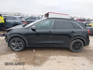 2017 Kia Niro Touring Launch Edition with VIN KNDCC3LC2H5078662, listed as a IAAI auction lot 41527692 with 100,269 mi miles. Bid and sale history available at carsss.com. Image 14.