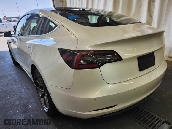 2020 Tesla Model 3 Long Range z VIN 5YJ3E1EB0LF636678, wystawiony jako IAAI lot #42575821 z przebiegiem 65 515 mil mil oraz . Historia ofert i sprzedaży dostępna na DreamBid. Obrazek 6.