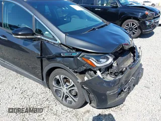 2017 Chevrolet Bolt EV Premier z VIN 1G1FX6S05H4190932, wystawiony jako IAAI lot #42422197 z przebiegiem 59 836 mil mil oraz . Historia ofert i sprzedaży dostępna na DreamBid. Obrazek 6.