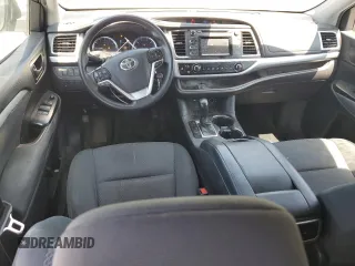 2019 Toyota Highlander LE z VIN 5TDZZRFHXKS320344, wystawiony jako Copart lot #64585195 z przebiegiem 228 994 mil mil oraz Szkoda całkowita • Salvage title. Historia ofert i sprzedaży dostępna na DreamBid. Obrazek 8.