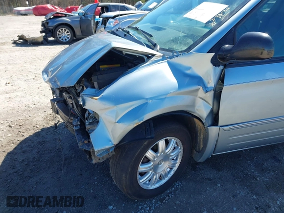 2005 Chrysler Town & Country Touring with VIN 2C4GP54L05R284612, listed as a IAAI auction lot 41839207 with 162,175 mi miles and . Bid and sale history available at DreamBid. Image 18.