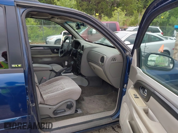 2003 GMC Envoy SLE z VIN 1GKDS13S432414698, wystawiony jako IAAI lot #42338640 z przebiegiem 210 988 mil mil oraz . Historia ofert i sprzedaży dostępna na DreamBid. Obrazek 5.