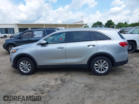 2017 Kia Sorento LX with VIN 5XYPG4A34HG265018, listed as a IAAI auction lot 42165365 with Not Provided miles. Bid and sale history available at carsss.com. Image 13.