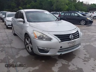 2013 Nissan Altima SV with VIN 1N4AL3APXDN554301, listed as a IAAI auction lot 42183379 with 196,786 mi miles and . Bid and sale history available at carsss.com. Image 1.