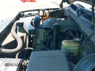 2002 Chevrolet Suburban LT с VIN 3GNFK16T32G251368, выставлен на аукционе IAAI как лот 42762060 с пробегом 366 159 миль миль и . История ставок и продаж доступна на DreamBid. Изображение 12.