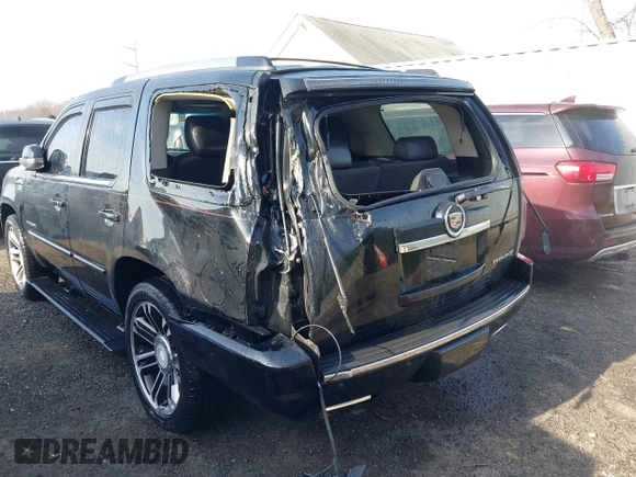 2013 Cadillac Escalade Premium with VIN 1GYS4CEF7DR102743, listed as a IAAI auction lot 41690593 with 228,070 mi miles. Bid and sale history available at carsss.com. Image 6.
