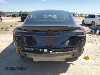 2024 Tesla Model 3 z VIN 5YJ3E1EA3RF872810, wystawiony jako Copart lot #46871445 z przebiegiem 2 725 mil mil oraz Szkoda całkowita • Salvage title. Historia ofert i sprzedaży dostępna na DreamBid. Obrazek 6.