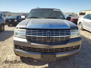 2011 Lincoln Navigator z VIN 5LMJJ2H58BEJ01847, wystawiony jako Copart lot #81804584 z przebiegiem 177 445 mil mil oraz Szkoda całkowita • Salvage title. Historia ofert i sprzedaży dostępna na DreamBid. Obrazek 5.
