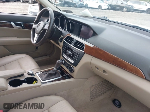2013 Mercedes-Benz C 300 Sport z VIN WDDGF8ABXDR259100, wystawiony jako IAAI lot #41962056 z przebiegiem 102 542 mil mil oraz . Historia ofert i sprzedaży dostępna na DreamBid. Obrazek 5.
