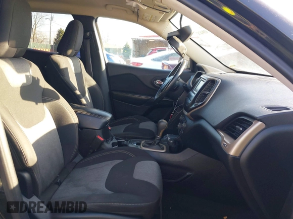 2014 Jeep Cherokee Latitude z VIN 1C4PJMCS2EW124467, wystawiony jako IAAI lot #41944747 z przebiegiem 132 890 mil mil oraz . Historia ofert i sprzedaży dostępna na DreamBid. Obrazek 5.