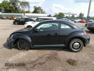2018 Volkswagen Beetle S z VIN 3VWFD7ATXJM705321, wystawiony jako IAAI lot #40118047 z przebiegiem Nie podano mil oraz . Historia ofert i sprzedaży dostępna na DreamBid. Obrazek 14.