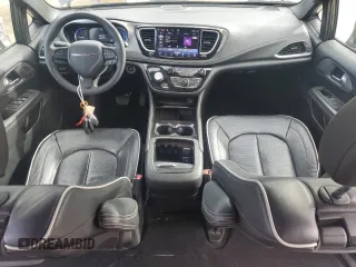 2022 Chrysler Pacifica Hybrid Limited with VIN 2C4RC1S77NR208193, listed as a Copart auction lot 47320125 with 28,282 mi miles and Salvage title. Bid and sale history available at DreamBid. Image 8.
