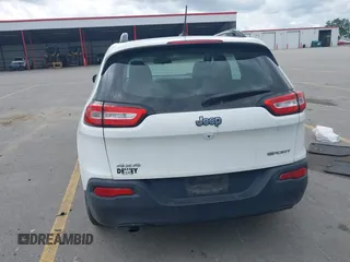 2015 Jeep Cherokee Sport z VIN 1C4PJMAB6FW773872, wystawiony jako IAAI lot #42376516 z przebiegiem 135 209 mil mil oraz . Historia ofert i sprzedaży dostępna na DreamBid. Obrazek 16.