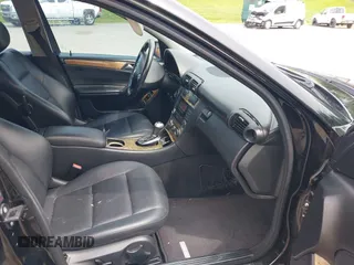 2007 Mercedes-Benz C 230 Sport z VIN WDBRF52HX7F907706, wystawiony jako IAAI lot #42456909 z przebiegiem 176 668 mil mil oraz . Historia ofert i sprzedaży dostępna na DreamBid. Obrazek 5.