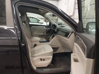2018 Volkswagen Atlas SEL z VIN 1V2RR2CAXJC548261, wystawiony jako IAAI lot #41650478 z przebiegiem 123 399 mil mil oraz . Historia ofert i sprzedaży dostępna na DreamBid. Obrazek 5.