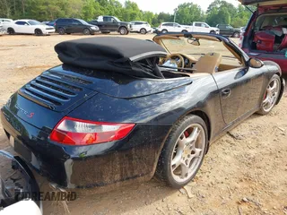2007 Porsche 911 Carrera S z VIN WP0CB29967S775552, wystawiony jako IAAI lot #42218602 z przebiegiem 81 015 mil mil oraz . Historia ofert i sprzedaży dostępna na DreamBid. Obrazek 4.