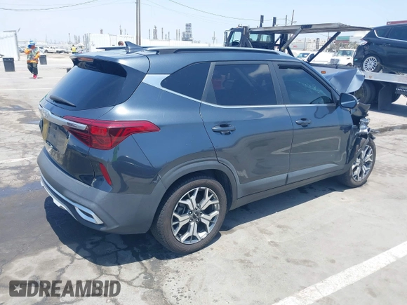 2022 Kia Seltos EX z VIN KNDERCAA2N7246714, wystawiony jako IAAI lot #42282653 z przebiegiem 51 650 mil mil oraz . Historia ofert i sprzedaży dostępna na DreamBid. Obrazek 4.