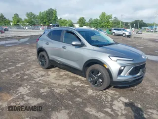 2024 Buick Encore GX Sport Touring с VIN KL4AMESL6RB171800, выставлен на аукционе IAAI как лот 42257811 с пробегом 30 786 миль миль и . История ставок и продаж доступна на DreamBid. Изображение 1.