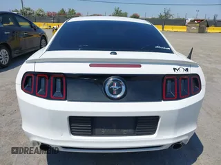2013 Ford Mustang V6 z VIN 1ZVBP8AM4D5271864, wystawiony jako IAAI lot #42427887 z przebiegiem 149 530 mil mil oraz . Historia ofert i sprzedaży dostępna na DreamBid. Obrazek 16.