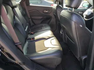 2020 Jeep Cherokee Latitude Plus z VIN 1C4PJMLB8LD584239, wystawiony jako Copart lot #63811215 z przebiegiem Nie podano mil oraz Szkoda całkowita • Salvage title. Historia ofert i sprzedaży dostępna na DreamBid. Obrazek 11.