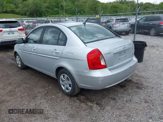 2007 Hyundai Accent GLS z VIN KMHCN46C57U155326, wystawiony jako IAAI lot #42296898 z przebiegiem 112 122 mil mil oraz . Historia ofert i sprzedaży dostępna na DreamBid. Obrazek 3.