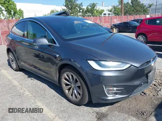 2016 Tesla Model X 70D z VIN 5YJXCAE25GF018477, wystawiony jako IAAI lot #42208404 z przebiegiem 99 380 mil mil oraz . Historia ofert i sprzedaży dostępna na DreamBid. Obrazek 1.
