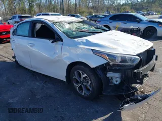 2021 Kia Forte LXS z VIN 3KPF24AD3ME382227, wystawiony jako IAAI lot #41792663 z przebiegiem 50 251 mil mil oraz . Historia ofert i sprzedaży dostępna na DreamBid. Obrazek 1.