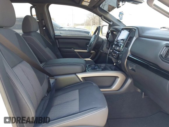 2024 Nissan Titan Pro-4X with VIN 1N6AA1EDXRN113731, listed as a IAAI auction lot 41821782 with 986 mi miles and . Bid and sale history available at DreamBid. Image 5.