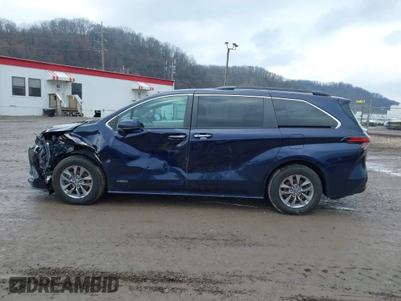 2021 Toyota Sienna XLE with VIN 5TDJSKFC0MS015340, listed as a IAAI auction lot 41683182 with 47,047 mi miles. Bid and sale history available at carsss.com. Image 14.