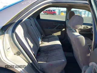 1998 Toyota Camry LE z VIN JT2BG22K3W0151088, wystawiony jako IAAI lot #41429977 z przebiegiem 435 394 mil mil oraz . Historia ofert i sprzedaży dostępna na DreamBid. Obrazek 8.