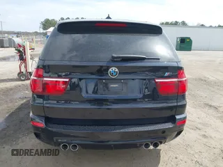 2013 BMW X5 M z VIN 5YMGY0C59DLL15891, wystawiony jako IAAI lot #41851131 z przebiegiem 96 184 mil mil oraz . Historia ofert i sprzedaży dostępna na DreamBid. Obrazek 17.