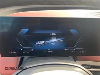 2025 BMW iX xDrive50 z VIN WB523CF08SCS84595, wystawiony jako Copart lot #59615305 z przebiegiem 9 mil mil oraz Szkoda całkowita • Salvage title. Historia ofert i sprzedaży dostępna na DreamBid. Obrazek 8.