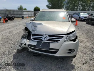 2011 Volkswagen Tiguan SEL z VIN WVGBV7AX6BW559854, wystawiony jako Copart lot #56268195 z przebiegiem 107 428 mil mil oraz Czysty tytuł • Clean title. Historia ofert i sprzedaży dostępna na DreamBid. Obrazek 5.